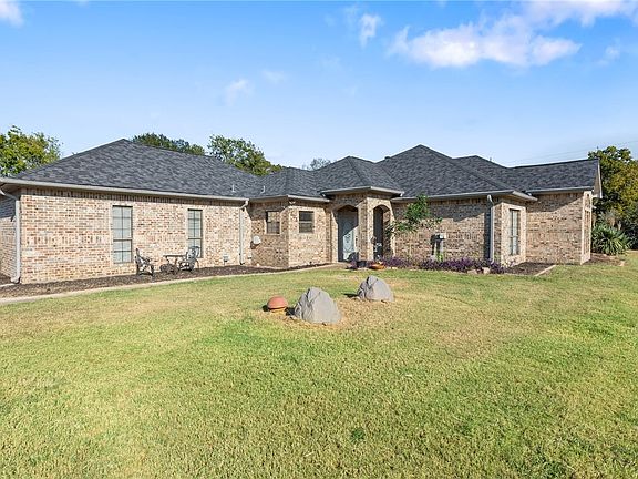 3rd image of 1503 Bluebonnet Dr
