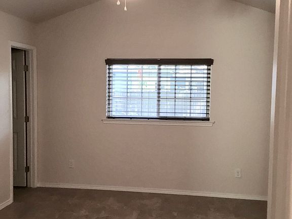 5th image of 104 Pecan Harbor St