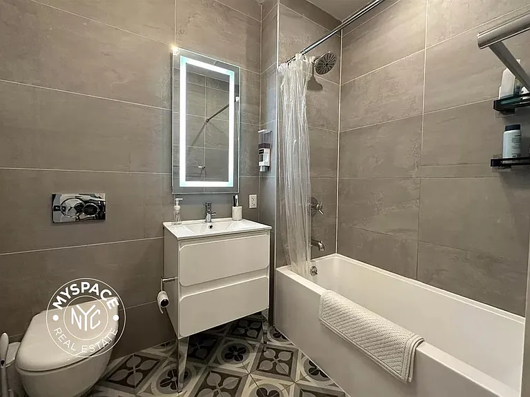 335 Fenimore St #1B — Photo 7