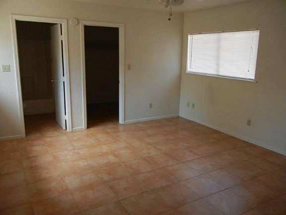 Master & walkin  closet