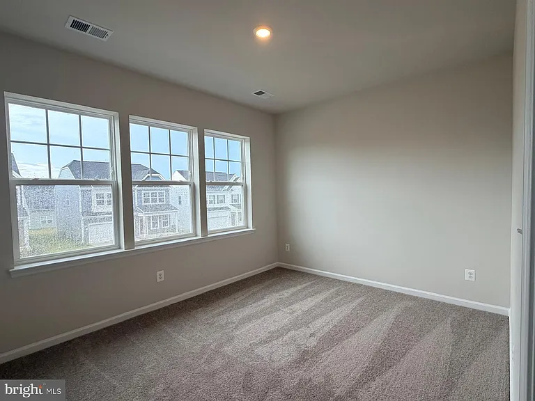 19 Forest Grove Ave — Photo 17