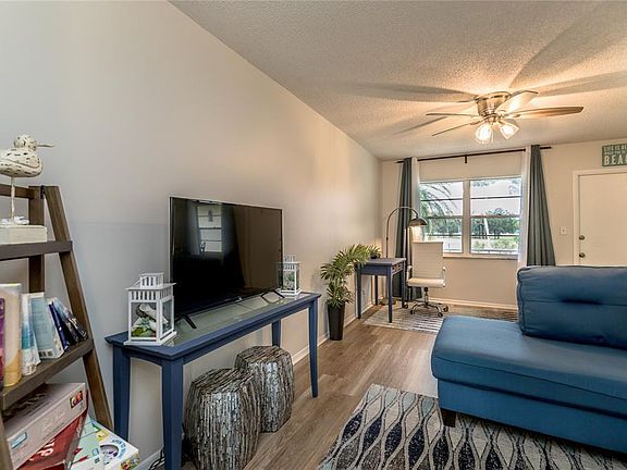 3rd image of 5 Vista Palm Ln APT 203