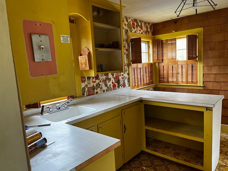 850 Terry Ln, New Bedford, MA 02745 Zillow