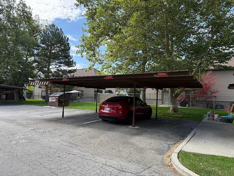 516 E Leona Ln — Photo 9