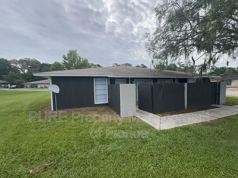 5485 SE 30th Pl #A — Photo 3