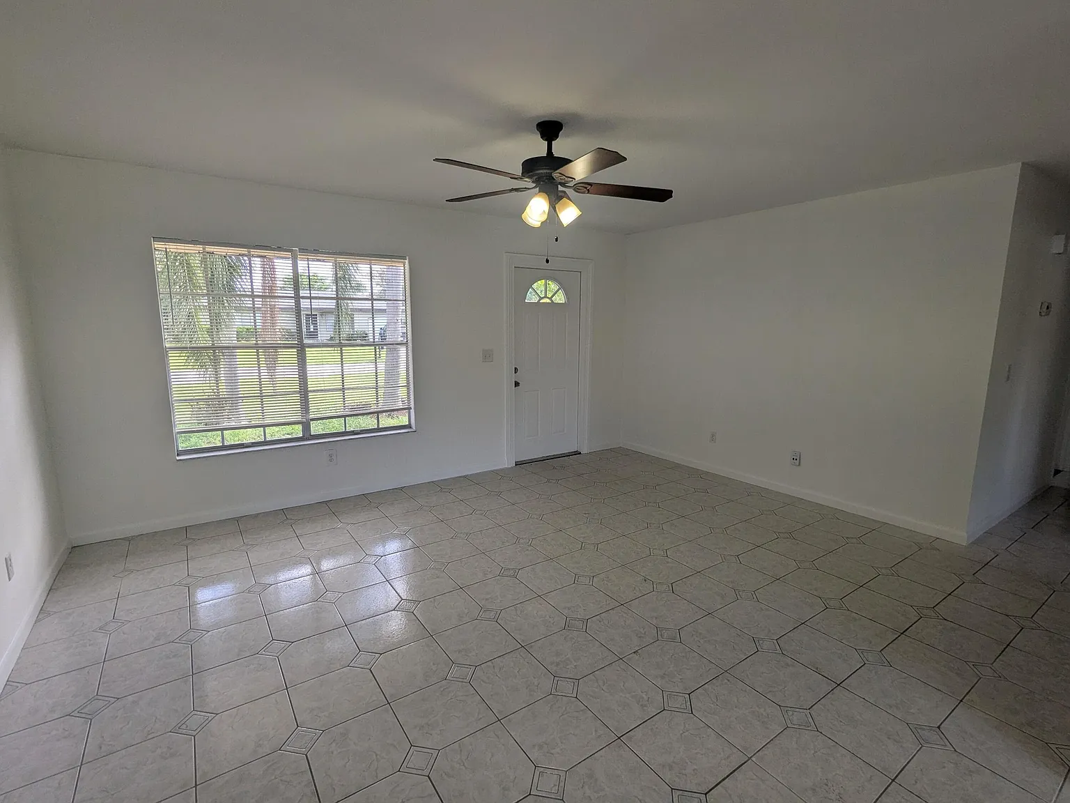 4 bed, 2.0 bath, 1362 sqft, $2,280 — Photo 3