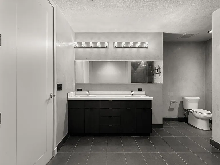 4525 Dean Martin Dr #511 — Photo 30
