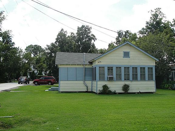 3rd image of 900 Bradford Ave