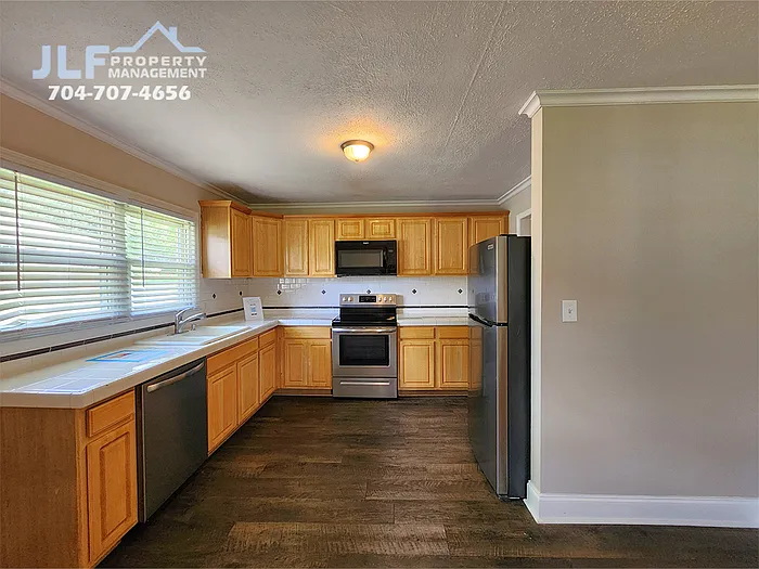 1052 Rembrandt Dr SW #1052 — Photo 4