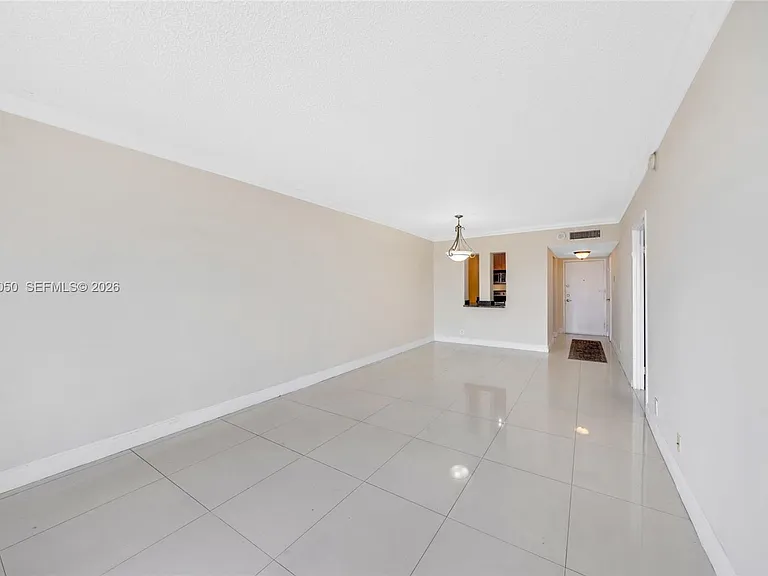 2450 NE 135th St #1006 — Photo 3