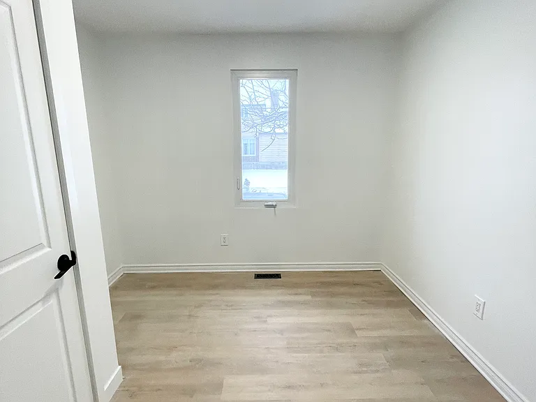 552 Bay St #1 — Photo 8