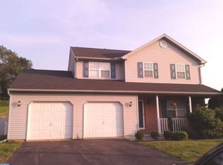 10 Summit Cir, Womelsdorf, PA 19567