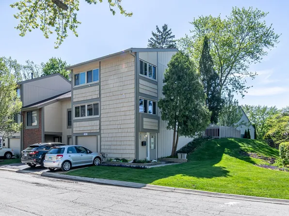502 Canterbury Trl #502, Roselle, IL 60172