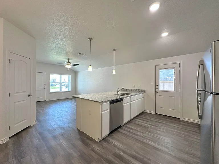 218 B Dolphin — Photo 9