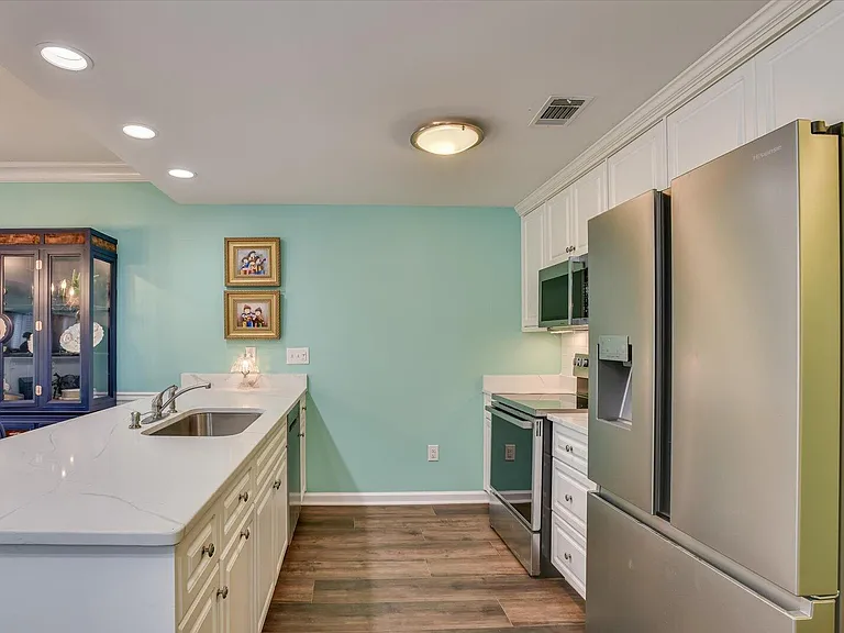 212 Jackson Ave — Photo 10