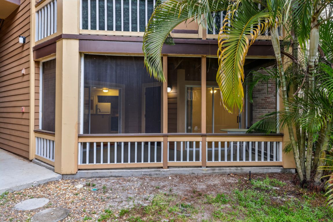 N Pin Oak Pl 112-037.jpg