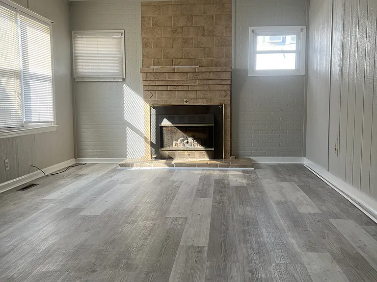 328 Lyons Ave — Photo 2