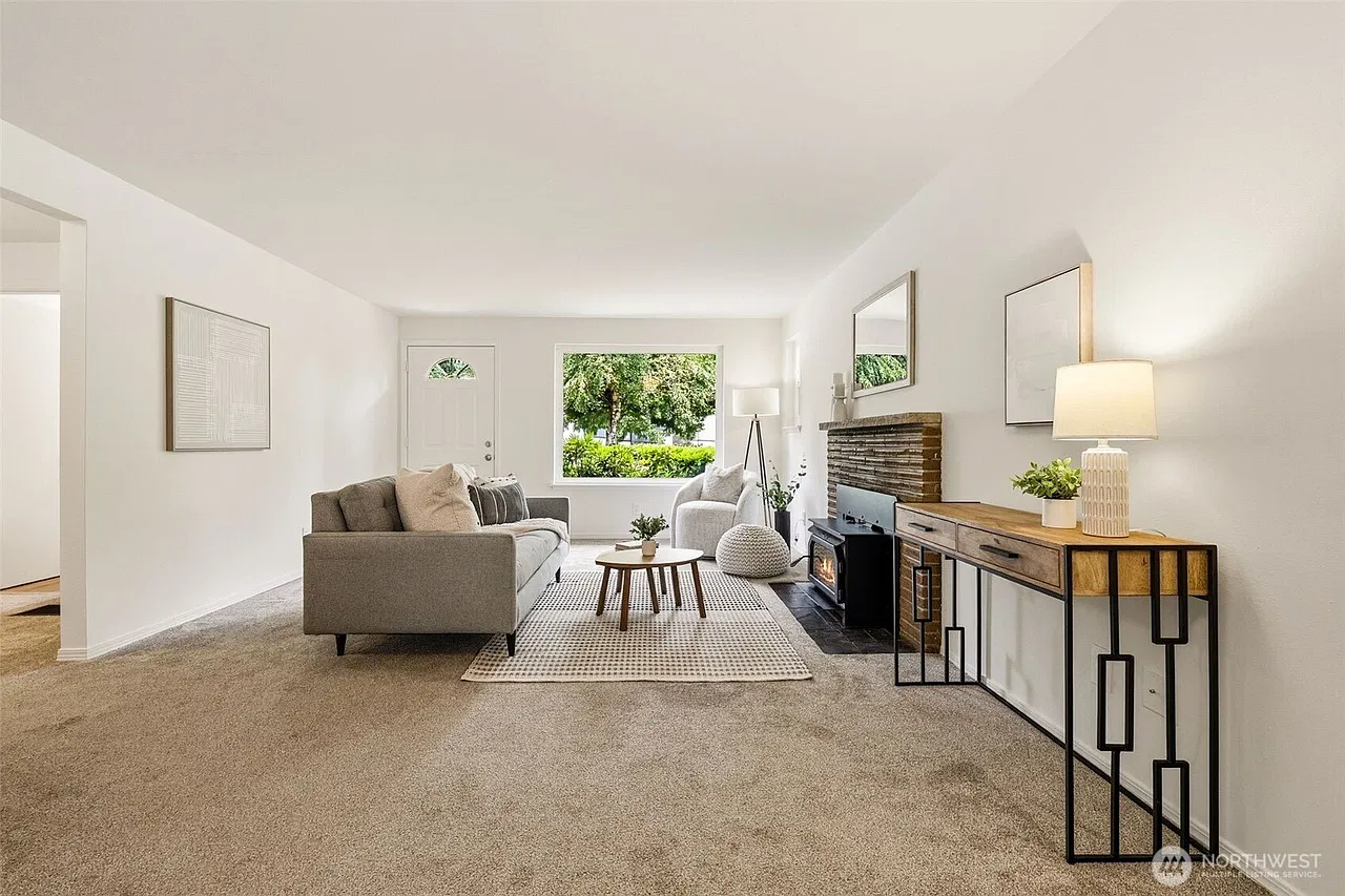 5 bed, 1500 sqft, $700 — Photo 2