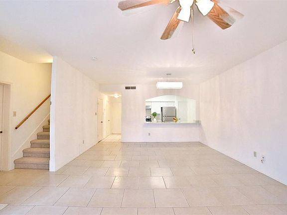 3rd image of 642 Wilcrest Dr