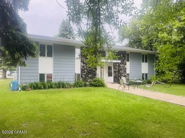 517 3rd St, Cando, ND 58324