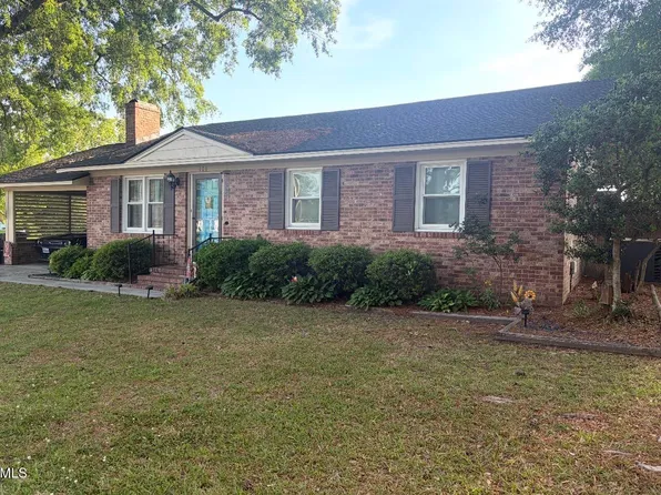 101 National St, Roseboro, NC 28382