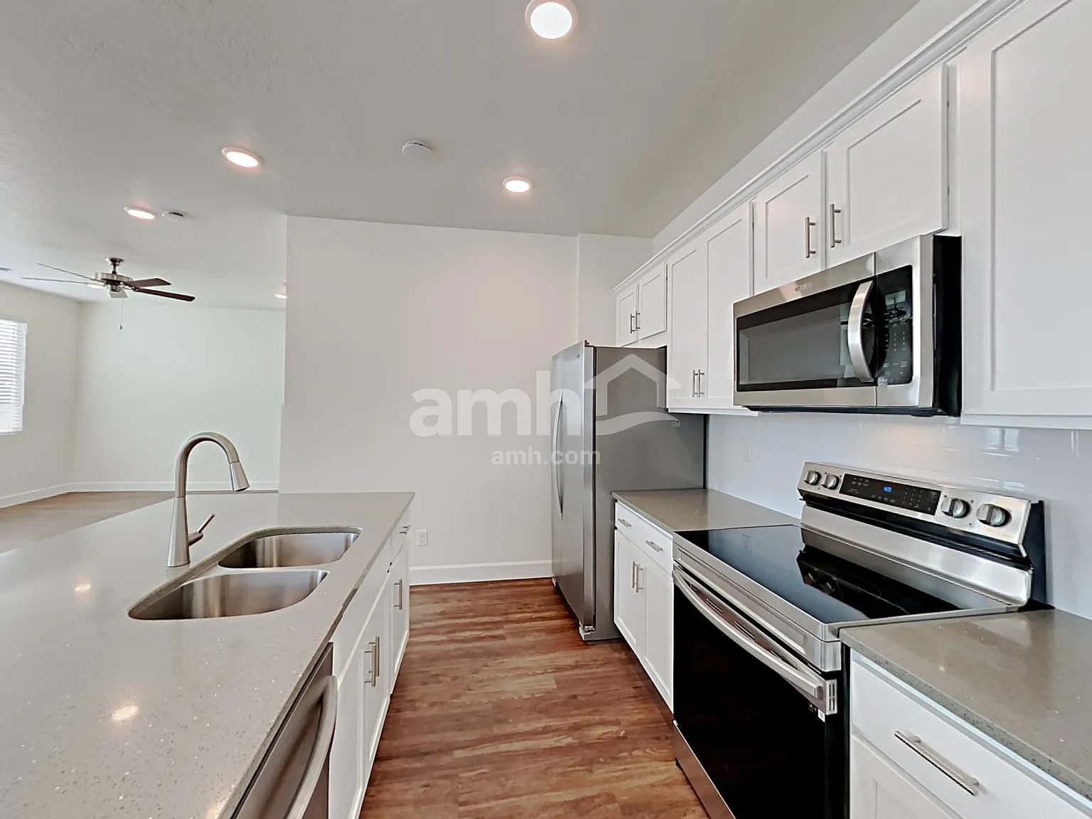 4 bed, 3.5 bath, 2703 sqft, $2,925 — Photo 4