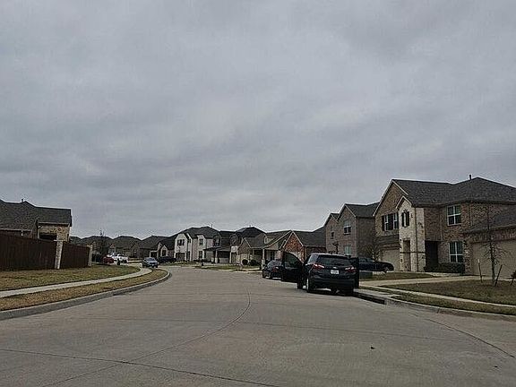 4th image of 909 Penny St