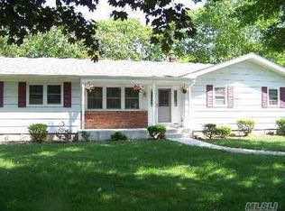 1 Park Ln, Hampton Bays, NY 11946