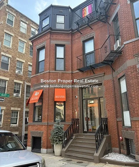 49 Gloucester St #4 — Photo 1