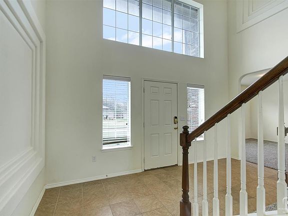 2nd image of 1827 Kings Cross Dr