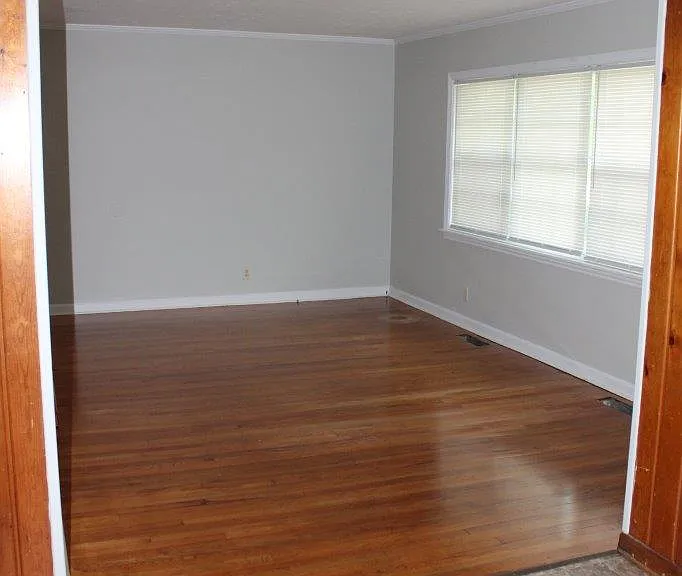 111 Colonial Ave — Photo 1