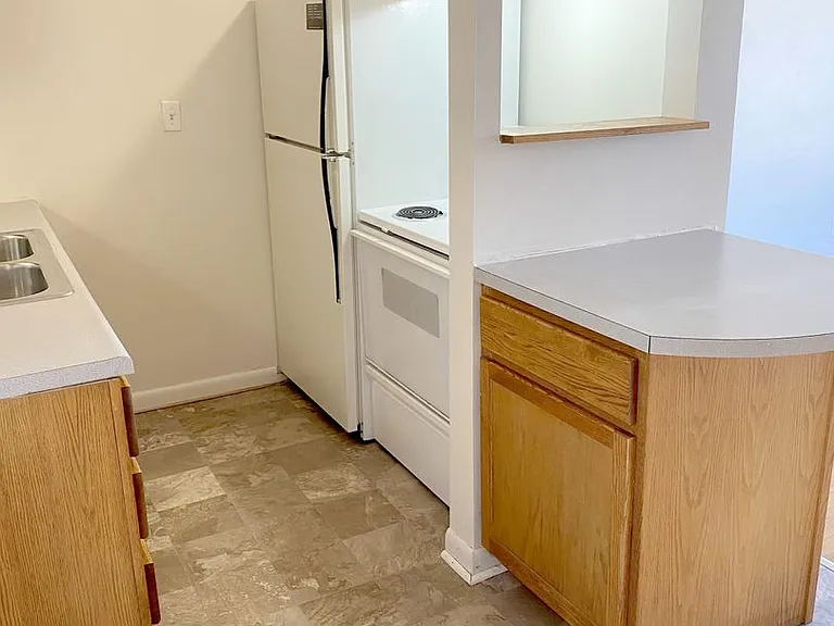 Harney Square Apartments - Blackstone District — Photo 7