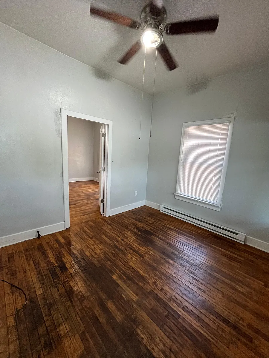 Building Photo - 3705 W 12th St #2