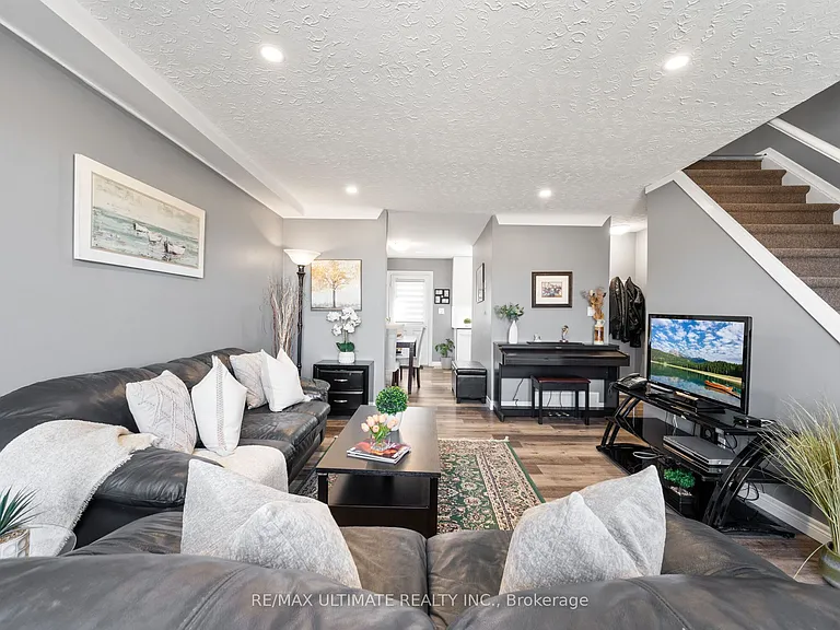 252 Bertie St #E — Photo 4