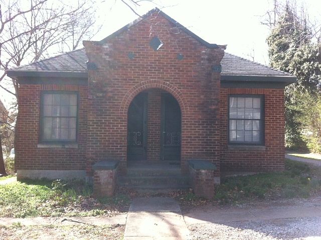 1st image of 615-617 W Reagan St