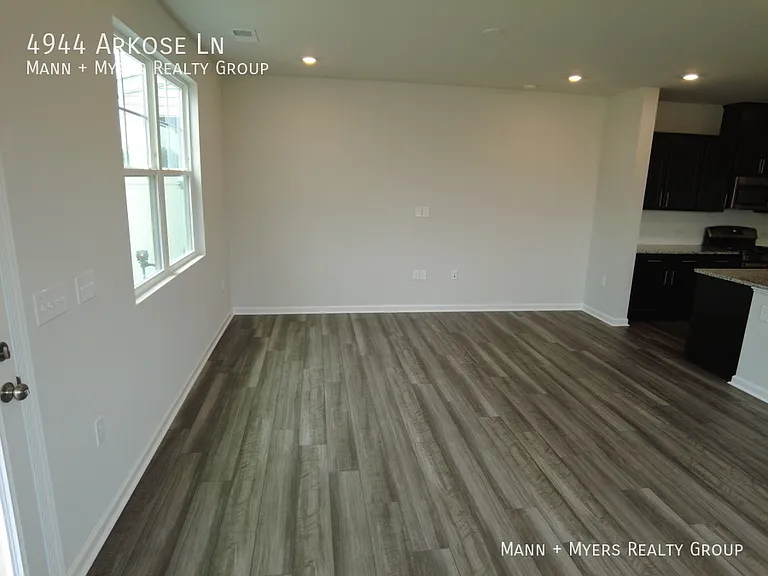 4944 Arkose Dr — Photo 15