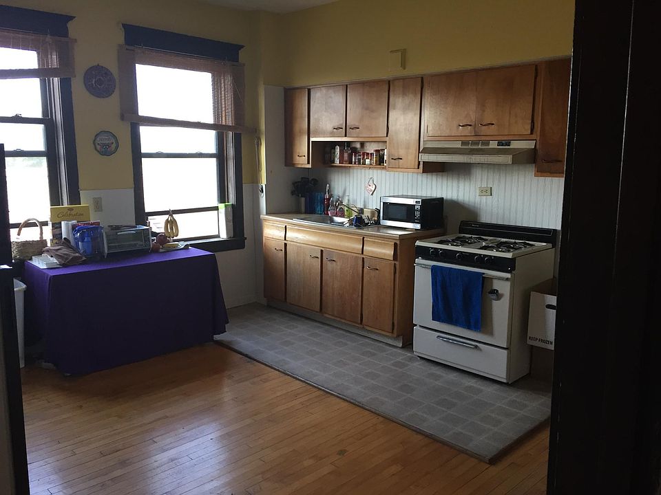 2nd image of 3343 S Lowe Ave #1F