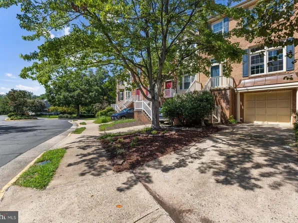 5142 Woodford Dr, Centreville, VA 20120
