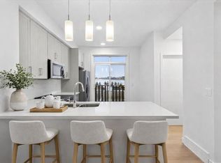437 E Alpine Ave SW #303, Calgary, AB T2Y0R8