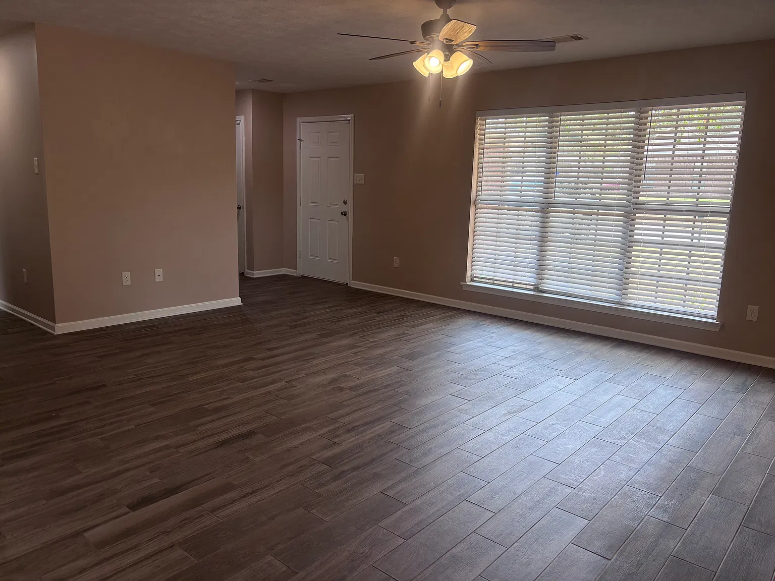 3 bed, 1234 sqft, $1,700 — Photo 2