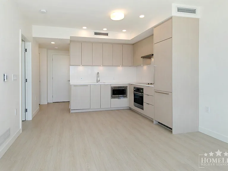 13675 107a Ave #1212 — Photo 5