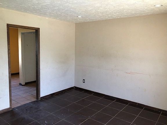 2nd image of 212 W Oppenheimer St