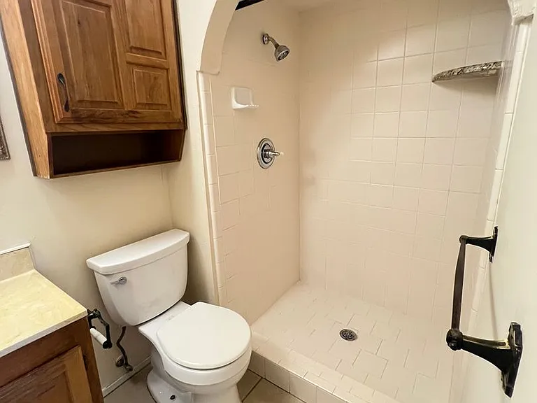 2107 Victoria Rd — Photo 18