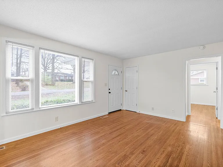 2522 Timberwood Dr — Photo 5
