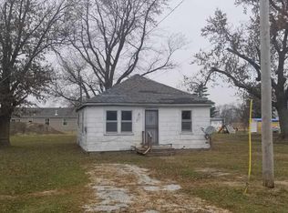211 S Elm St, Bowen, IL 62316