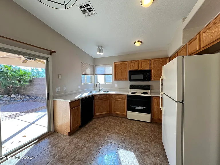 8820 N Mesquite Bluffs Pl — Photo 9