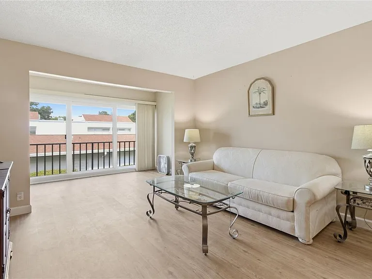 2060 Marilyn St #207 — Photo 10