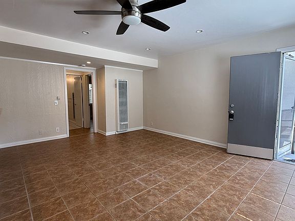3rd image of 250 Cliff Dr APT 8
