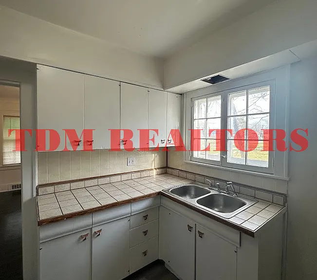 125 W McClellan St — Photo 6