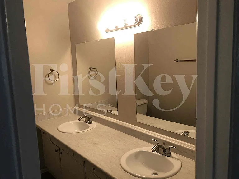 4809 W Laurel Ln — Photo 14